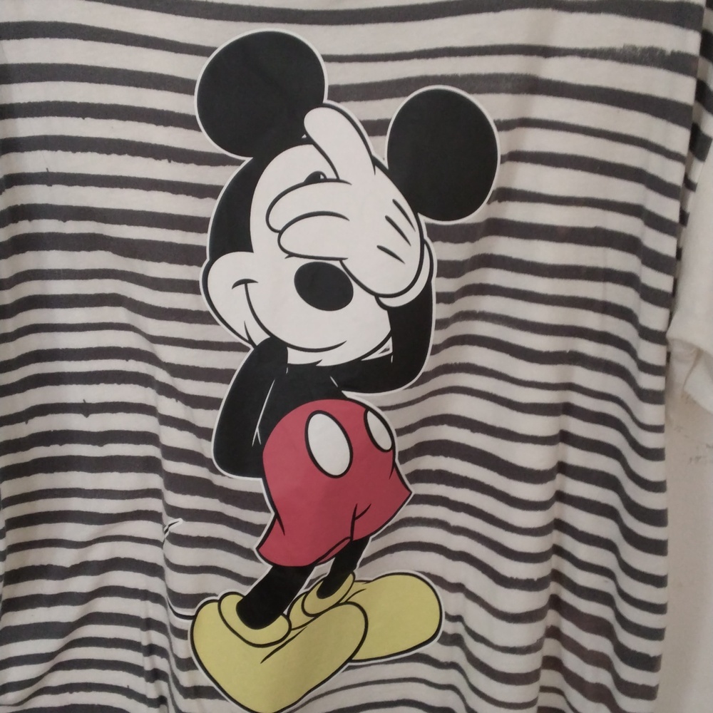 Uniqlo + DISNEY rare Shy Mickey Mouse Graphic Tee - Picture 3 of 5